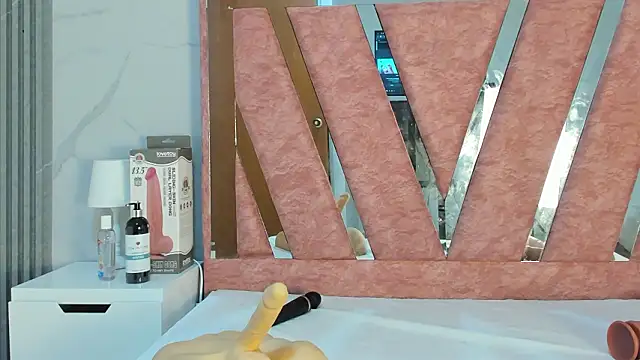 Snapshot of Wonderkloe_ chatting on February 2026 01:38:01 AM Wonderkloe online show from February 2026 01:38:01 AM