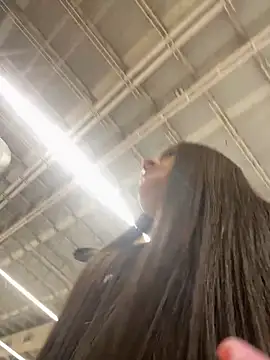 Isabella21  online show from October 2025 11:27:01 PM