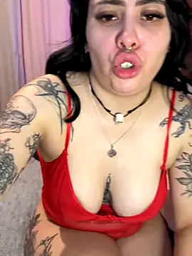 Snapshot of Draculona-666 chatting on October 2025 04:42:01 AM Draculona-666 online show from October 2025 04:42:01 AM