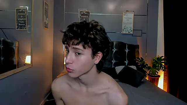 Christopher 77 online show from October 2025 01:57:02 PM