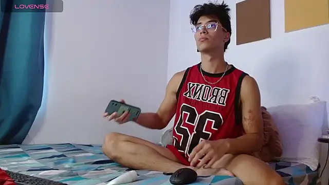 Snapshot of Dylann_west chatting on November 2025 08:08:01 PM Dylann west online show from November 2025 08:08:01 PM