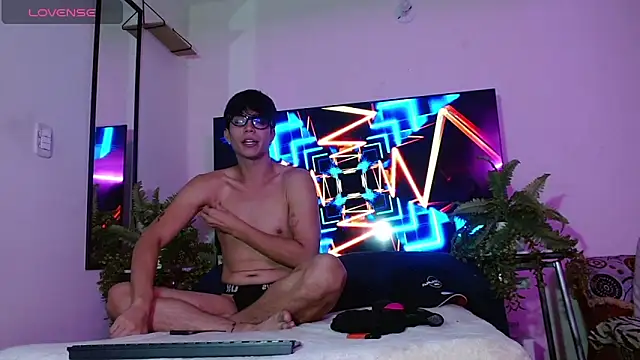 Snapshot of Dylann_west chatting on April 2026 04:26:01 AM Dylann west online show from April 2026 04:26:01 AM