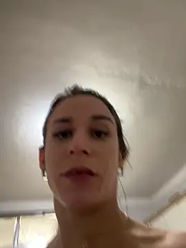 Isabelaa  online show from May 2026 05:42:01 PM