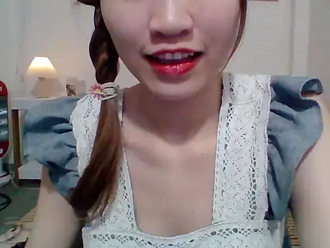   Donna   online show from October 2025 02:28:01 PM