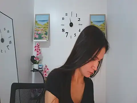 anne smithe online show from November 2025 01:33:02 PM