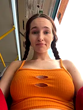 Snapshot of SnappyHappy chatting on September 2025 10:38:02 AM SnappyHappy online show from September 2025 10:38:02 AM