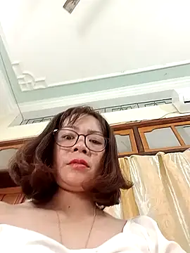 Snapshot of Mizzu-mi chatting on October 2025 08:09:01 PM Mizzu-mi online show from October 2025 08:09:01 PM