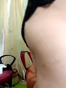 Snapshot of Mizzu-mi chatting on November 2025 02:06:01 PM Mizzu-mi online show from November 2025 02:06:01 PM