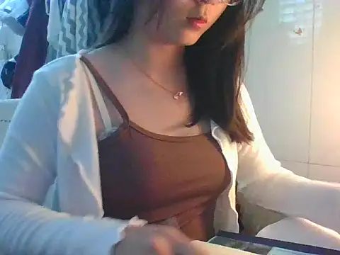 Snapshot of Linzly chatting on December 2025 02:50:02 AM Linzly online show from December 2025 02:50:02 AM