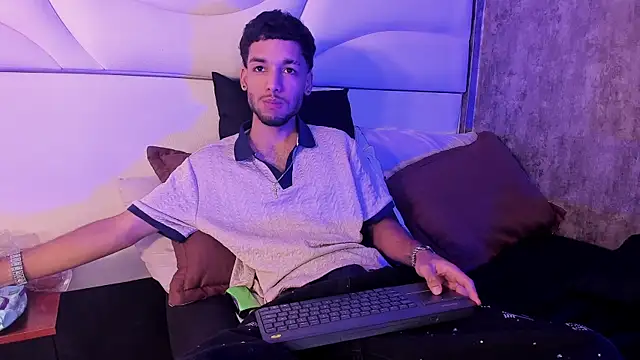Thiagoferreti online show from May 2026 03:25:02 AM