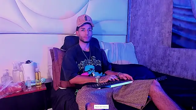 Thiagoferreti online show from May 2026 12:19:02 AM