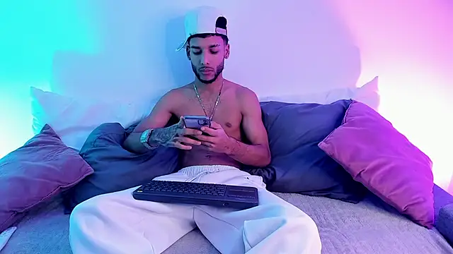 Thiagoferreti online show from June 2026 04:28:01 AM