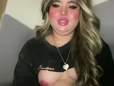 Snapshot of Naughtyrosecum chatting on October 2025 03:43:01 PM Naughtyrosecum online show from October 2025 03:43:01 PM