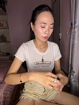 Snapshot of Dau-Tayy chatting on October 2025 04:19:01 PM Dau-Tayy online show from October 2025 04:19:01 PM