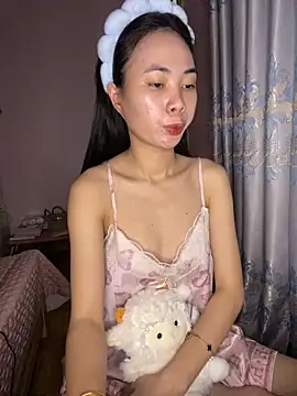 Snapshot of Dau-Tayy chatting on November 2025 08:01:02 AM Dau-Tayy online show from November 2025 08:01:02 AM