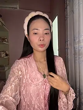 Snapshot of Dau-Tayy chatting on November 2025 05:44:01 AM Dau-Tayy online show from November 2025 05:44:01 AM