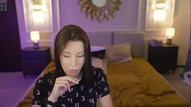 Snapshot of Selena_Glow chatting on September 2025 06:24:02 PM Selena Glow online show from September 2025 06:24:02 PM