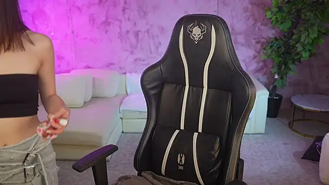 Snapshot of Selena_Glow chatting on October 2025 06:39:01 PM Selena Glow online show from October 2025 06:39:01 PM