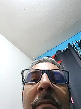 Snapshot of RobertoVip77 chatting on October 2025 10:05:02 AM RobertoVip77 online show from October 2025 10:05:02 AM