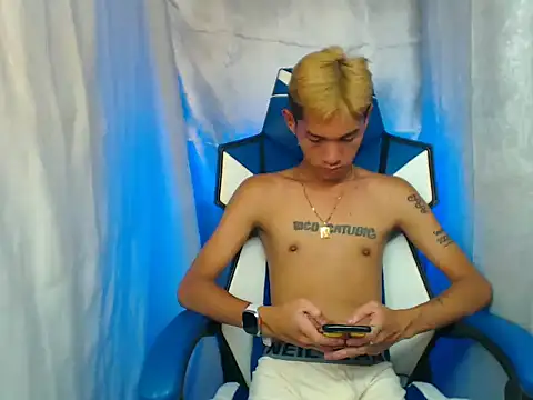 Snapshot of riks_tyler chatting on November 2025 05:24:01 PM riks tyler online show from November 2025 05:24:01 PM