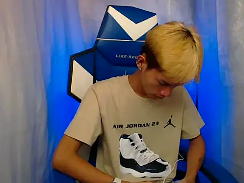 Snapshot of riks_tyler chatting on November 2025 08:24:02 PM riks tyler online show from November 2025 08:24:02 PM