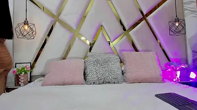 FernandaRousse online show from October 2025 05:39:01 PM