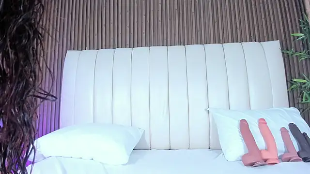 Snapshot of SandraMilerr chatting on October 2025 04:12:01 AM SandraMilerr online show from October 2025 04:12:01 AM