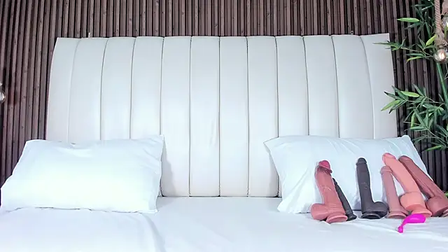 Snapshot of SandraMilerr chatting on October 2025 04:13:02 AM SandraMilerr online show from October 2025 04:13:02 AM