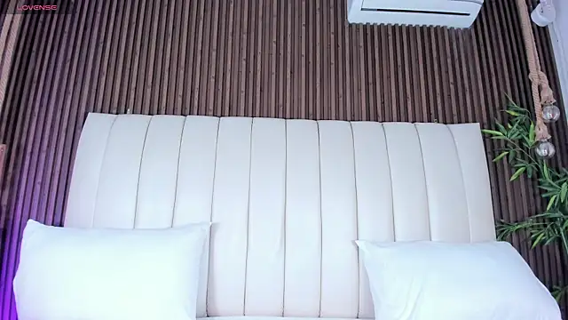 Snapshot of SandraMilerr chatting on November 2025 04:10:02 AM SandraMilerr online show from November 2025 04:10:02 AM