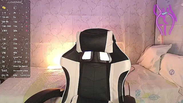 Snapshot of TssluttyNikka chatting on March 2026 08:20:02 PM TssluttyNikka online show from March 2026 08:20:02 PM