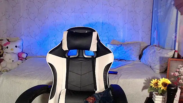 Snapshot of TssluttyNikka chatting on April 2026 01:04:01 AM TssluttyNikka online show from April 2026 01:04:01 AM