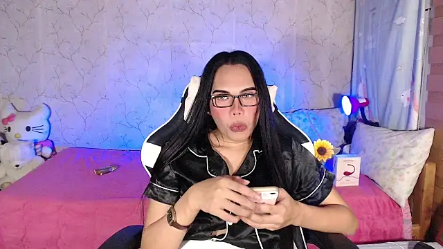 Snapshot of TssluttyNikka chatting on April 2026 12:53:02 PM TssluttyNikka online show from April 2026 12:53:02 PM