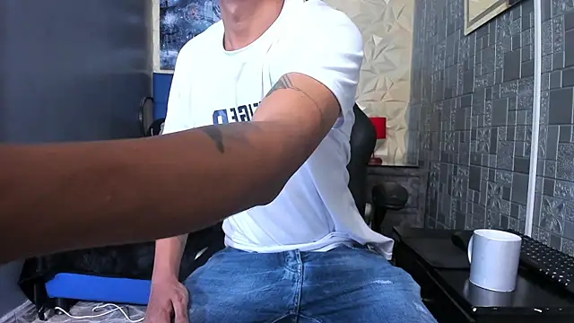 BigMonstercoks69 online show from March 2026 12:38:02 PM