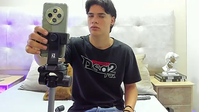 BenitoSaenz online show from September 2025 12:09:01 PM