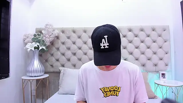 BenitoSaenz online show from November 2025 12:04:02 PM