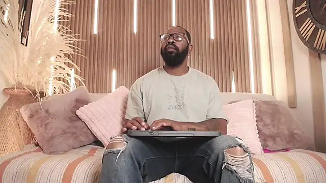 Snapshot of King_Malik chatting on September 2025 12:53:01 PM King Malik online show from September 2025 12:53:01 PM