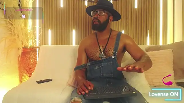 Snapshot of King_Malik chatting on October 2025 01:22:01 PM King Malik online show from October 2025 01:22:01 PM