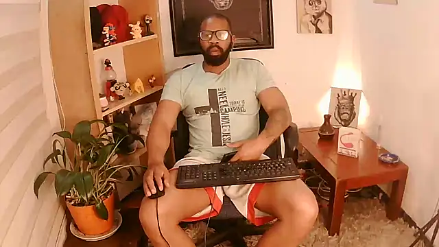 Snapshot of King_Malik chatting on October 2025 02:02:01 PM King Malik online show from October 2025 02:02:01 PM