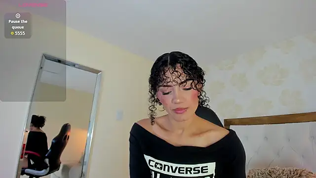 IRISCLARK1 online show from April 2026 07:09:02 PM