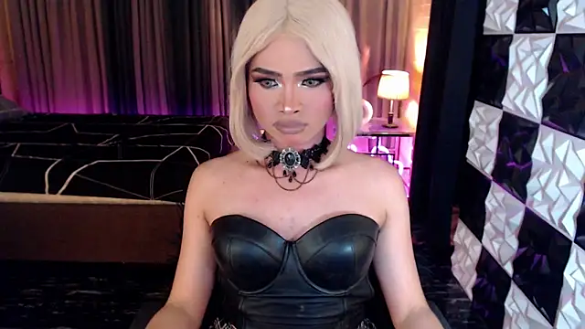 Snapshot of BigCockMaxineTS chatting on October 2025 05:39:01 PM BigCockMaxineTS online show from October 2025 05:39:01 PM