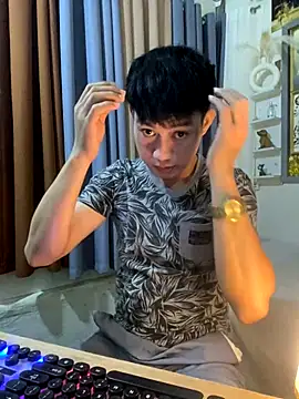 xshyboyx online show from November 2025 01:24:03 PM