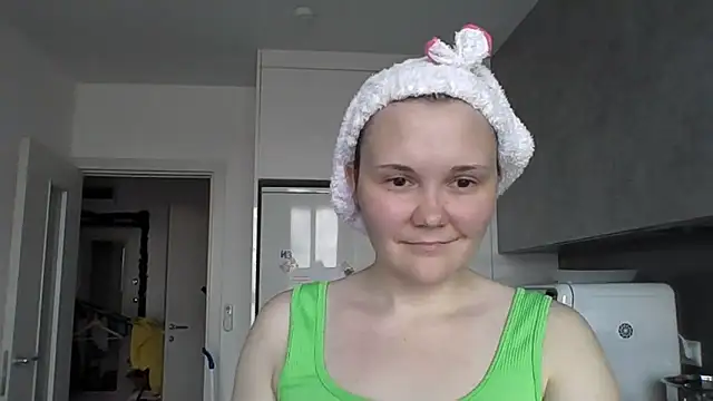 Snapshot of Qaynii chatting on November 2025 09:44:02 AM Qaynii online show from November 2025 09:44:02 AM