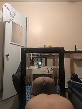 Snapshot of Cnutt310 chatting on December 2025 03:38:02 PM Cnutt310 online show from December 2025 03:38:02 PM