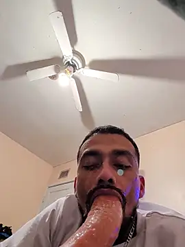 Snapshot of Cnutt310 chatting on February 2026 01:22:02 AM Cnutt310 online show from February 2026 01:22:02 AM