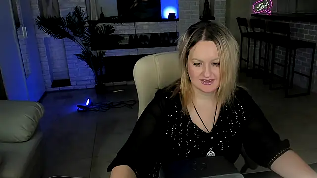 Snapshot of MariemLui chatting on October 2025 11:21:01 AM MariemLui online show from October 2025 11:21:01 AM