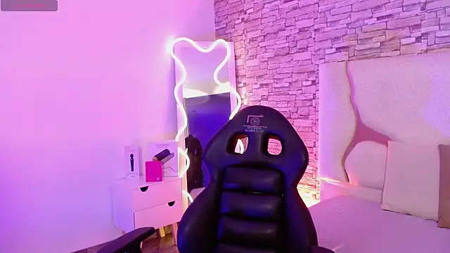 LIHIAN TAY online show from September 2025 03:32:01 AM