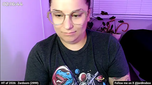 Snapshot of MoonBalloons chatting on April 2026 04:35:01 AM MoonBalloons online show from April 2026 04:35:01 AM