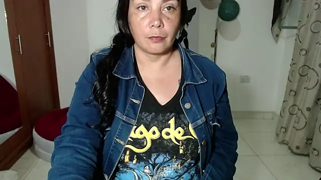 Snapshot of Vivian_milf_paint chatting on September 2025 03:06:01 AM Vivian milf paint online show from September 2025 03:06:01 AM