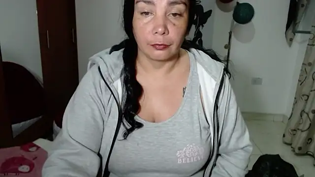 Snapshot of Vivian_milf_paint chatting on September 2025 03:19:01 AM Vivian milf paint online show from September 2025 03:19:01 AM