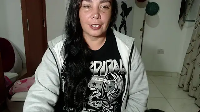 Snapshot of Vivian_milf_paint chatting on September 2025 03:20:01 AM Vivian milf paint online show from September 2025 03:20:01 AM